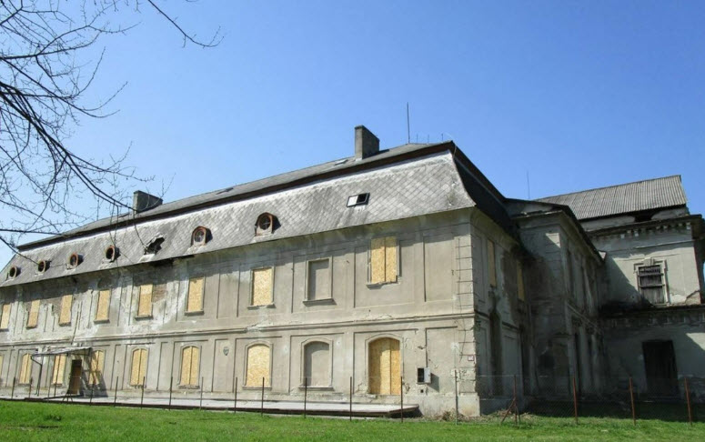 Hunyady-kastély, Hungary